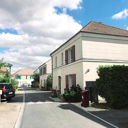 Appartamento Cozy Bussy-Saint-Georges Esterno foto