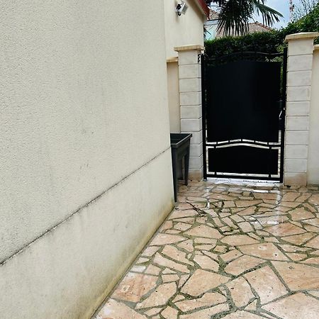 Appartamento Cozy Bussy-Saint-Georges Esterno foto