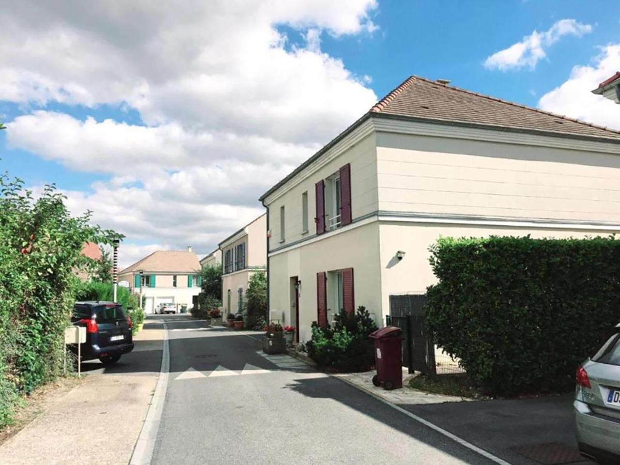 Appartamento Cozy Bussy-Saint-Georges Esterno foto