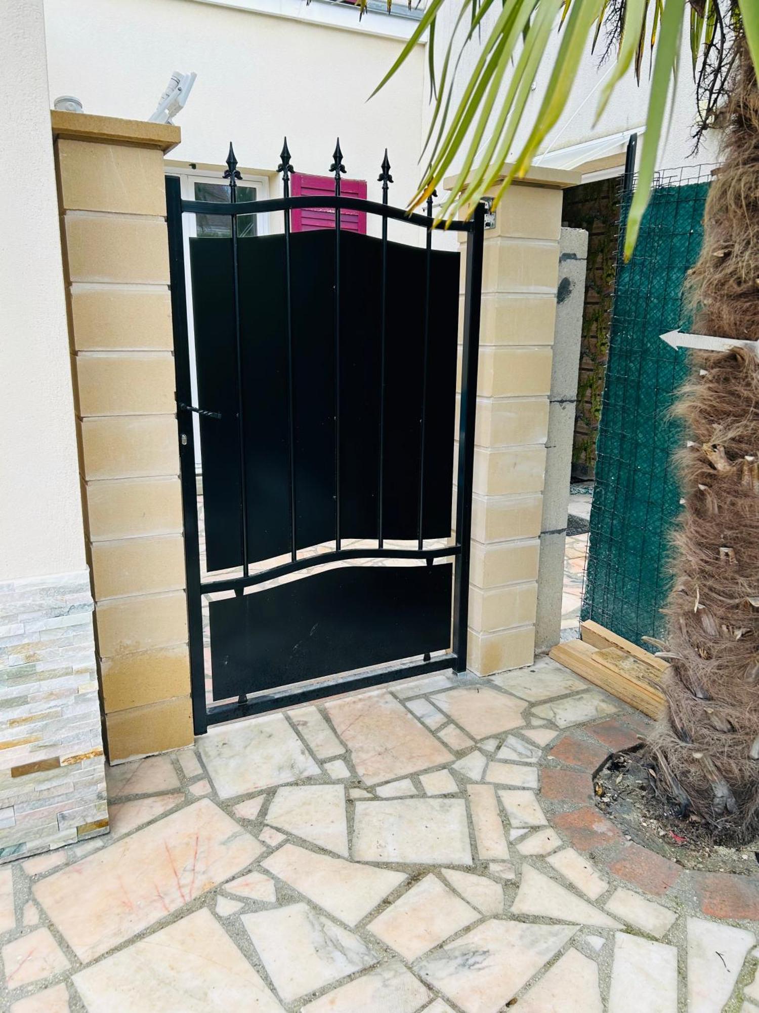 Appartamento Cozy Bussy-Saint-Georges Esterno foto
