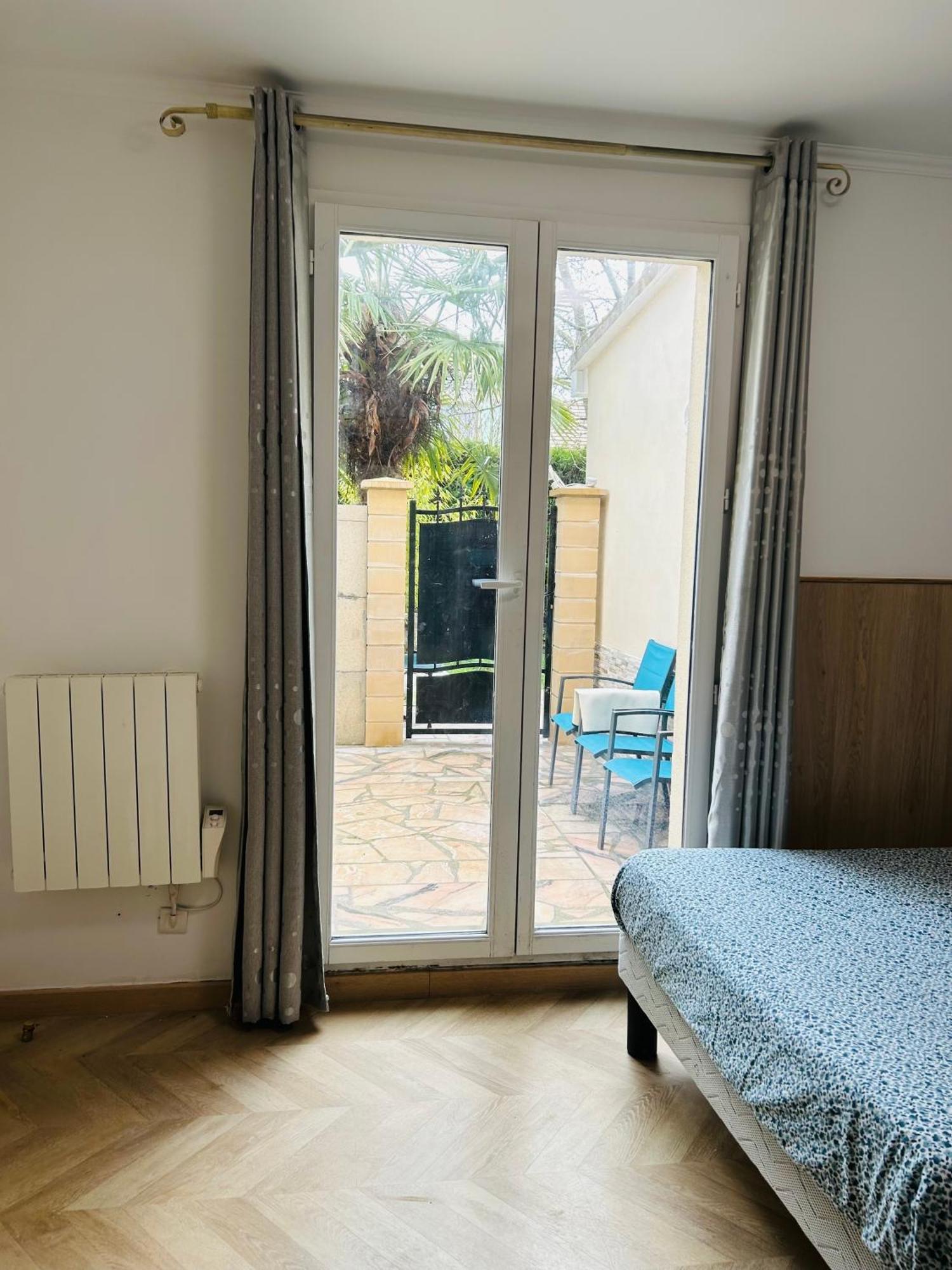 Appartamento Cozy Bussy-Saint-Georges Esterno foto